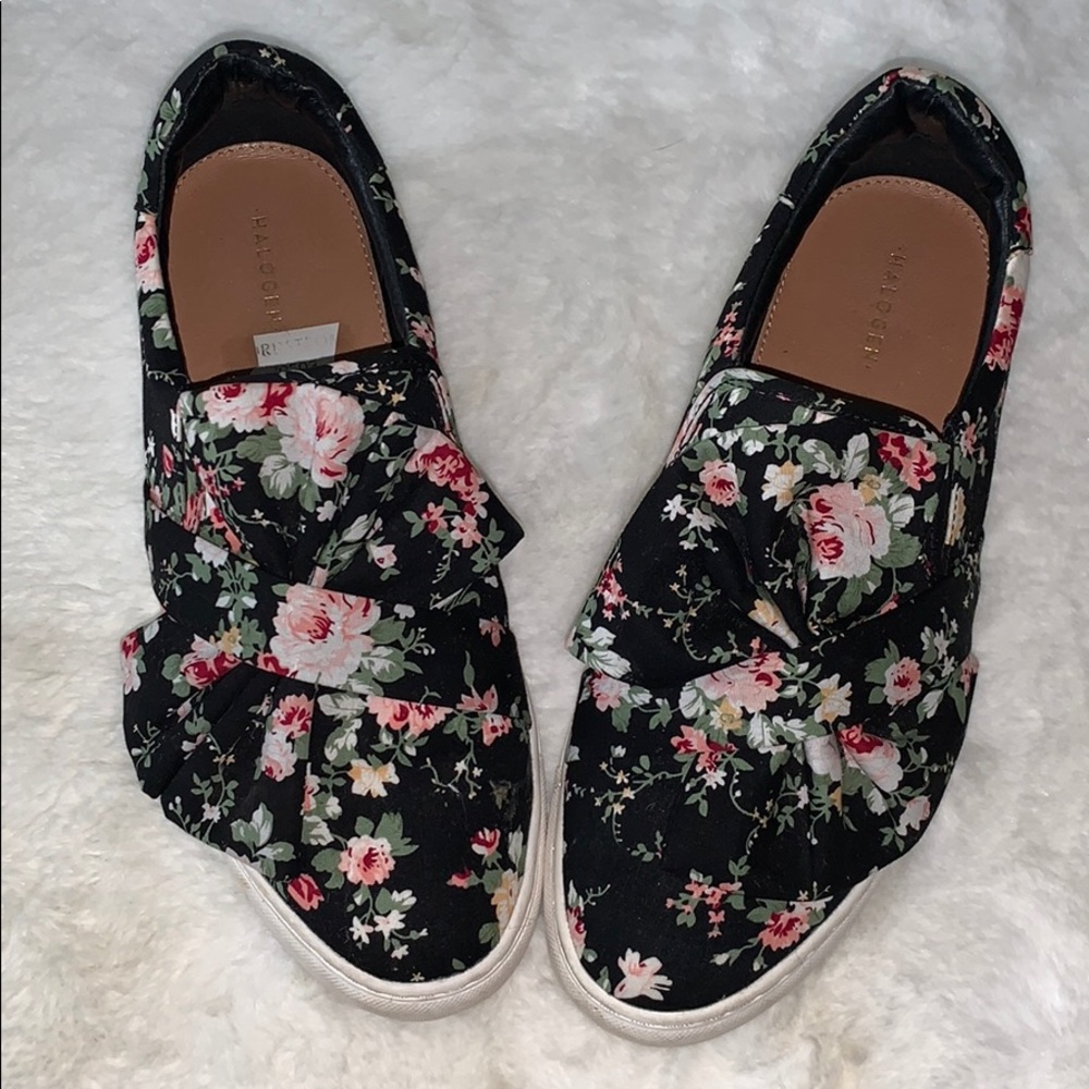 Floral Black Slip On Sneaker w/Bow Detail.